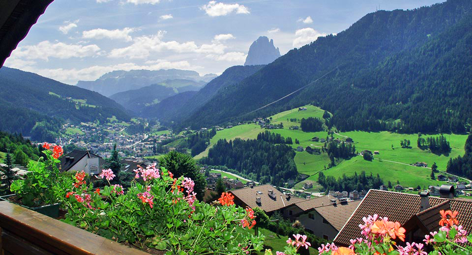 Garni Mariandl - Balkon mit Dolomitenblick